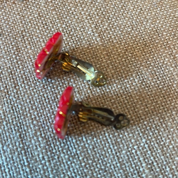 70’s Retro Red Gold Clip On Earrings - Picture 3 of 3